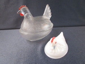 lot 76 image: Nesting Hen