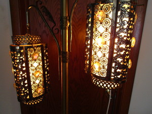 lot 78 image: MCM Floor Lamp
