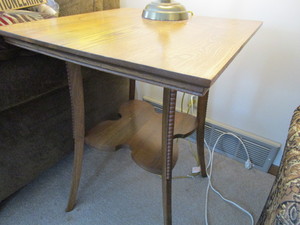 lot 11 image: Antique Parlor Table