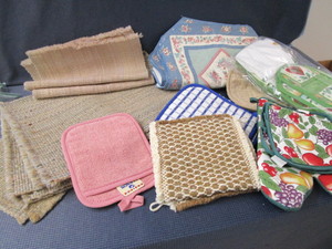 lot 100 image: Placemats, Hot Pads