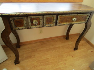 lot 16 image: Sofa Table