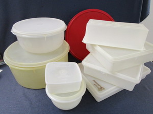 lot 147 image: Tupperware