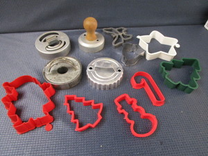lot 131 image: Cookie & Pastry Cutters