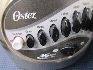 lot 136 image: Oster Blender, Slow Cooker