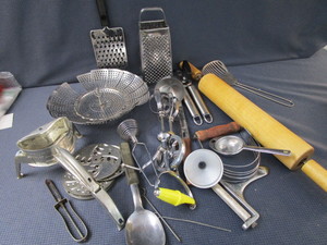 lot 138 image: Kitchen Utensils