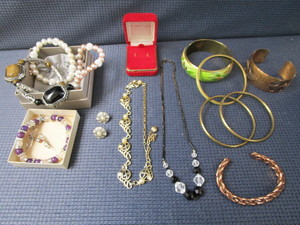 lot 162 image: Costume Jewelry