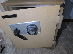 lot 167 image: MW Floor Safe