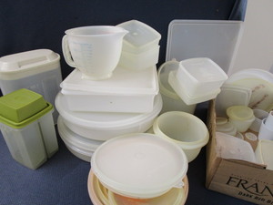 lot 177 image: Tupperware