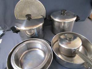 lot 183 image: Kettles - Revereware