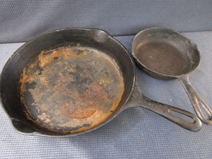 lot 185 image: Cast Iron Skillets