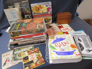 lot 196 image: Cook Books, Recipe Box