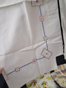 lot 209 image: Kitchen Towels, Table Covers, Bibs