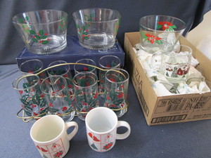 lot 216 image: Christmas Drinkware