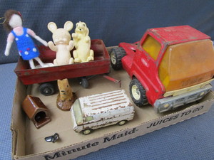 lot 220 image: Tonka Cab, Farm Wagon