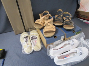 lot 233 image: Sandals, Slipons, Bag