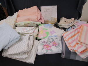 lot 243 image: Sheets & Pillow Cases