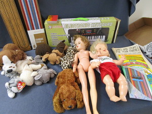 lot 248 image: Beanies, Cribbage, Dolls