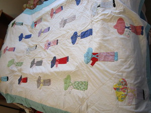 lot 251 image: Antique Quilt