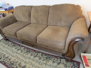 lot 12 image: Sofa