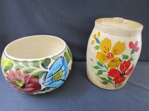 lot 259 image: Planter, Cookie Jar