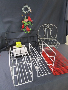 lot 267 image: Baskets, Racks, Gel Beads