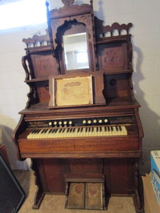 lot 14 image: Antique Pump Organ
