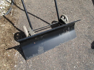 lot 316 image: Snow Push Shovel