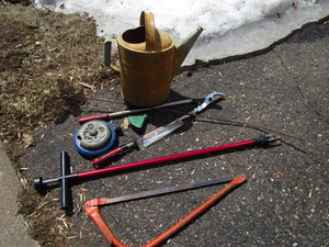 lot 317 image: Gardening Tools