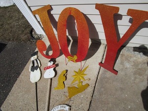 lot 322 image: Christmas Lawn Decorations