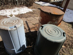 lot 333 image: Cans & Drum