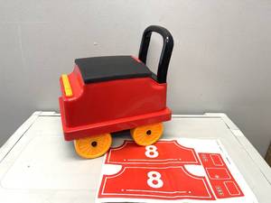 lot 116 image: Lucky Doug Ride On Train Carriage Car