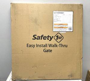 lot 119 image: Safety 1st White Easy Install 28 in. High Adjustable Width 29-38 in. Walk Thru Gate