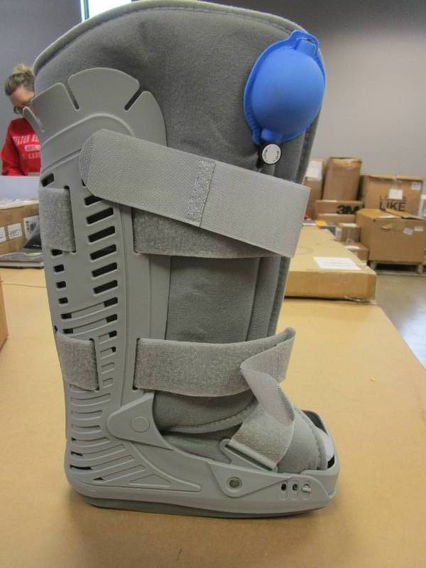 lot 138 image: United Ortho 360 Air Walker Standard Fracture Boot - Medium, Grey (SLIGHTLY USED)