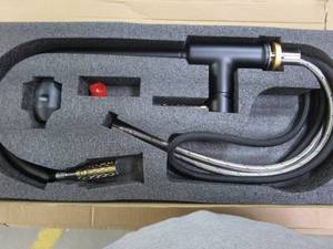 lot 707 image: Litze Single Handle Arc Spout Pull Down Kitchen Faucet with Knurled Handle in Matte Black & Gold (OPEN BOX)