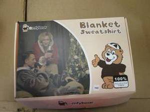 lot 815 image: Comfybear Blanket Sweatshirt in RED (OPEN BOX)