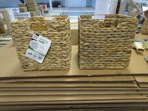lot 845 image: 2 Pack Wicker Folding Cubes (OUT OF PACKAGING)