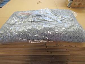 lot 859 image: MidWest Homes for Pets Deluxe Dog Beds Super Plush Dog & Cat Beds Ideal for Dog Crates Machine Wash & Dryer Friendly