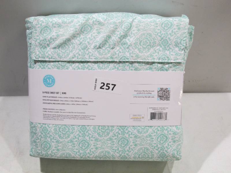 lot 596 image: NEW Martha Stewart Microfiber Sheet Set - King Size - Vine Medallion