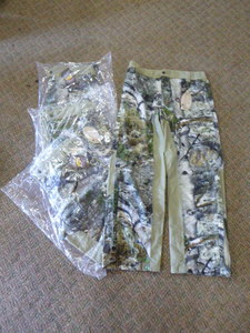 4 Pair of Mossy Oak Yukon Gear Mens Hunting Pants