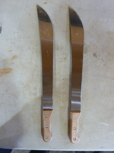 2 Machetes