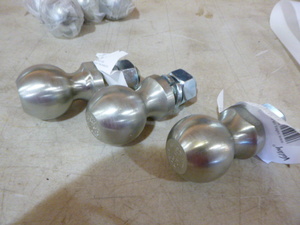 3 Valley 2 516 Tow Balls