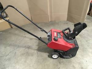 Toro Power Clear 518 ZR 18 in. Self-Propelled Single-Stage Gas Snow Blower, Customer returns Review all pictures