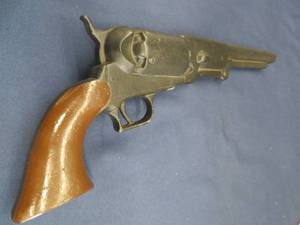 lot 15 image: ANTIQUE  VINTAGE REPLICA METAL GUN