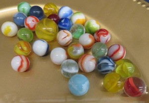 lot 20 image: VINTAGE MARBLES