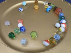 lot 21 image: VINTAGE MARBLES
