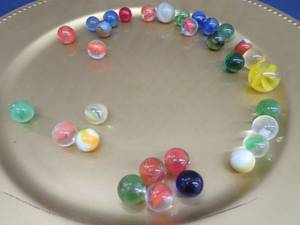 lot 22 image: VINTAGE MARBLES
