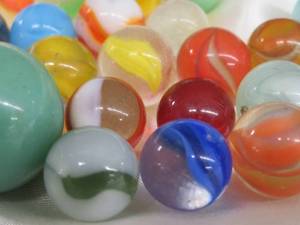 lot 29 image: VINTAGE MARBLES