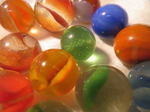 lot 31 image: VINTAGE MARBLES
