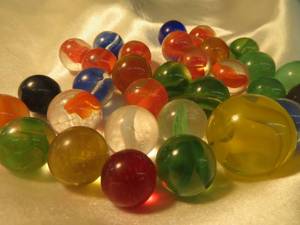 lot 34 image: VINTAGE MARBLES