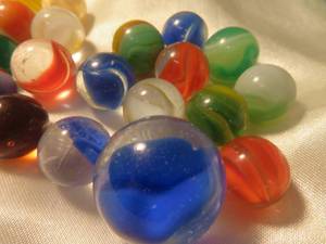 lot 35 image: VINTAGE MARBLES